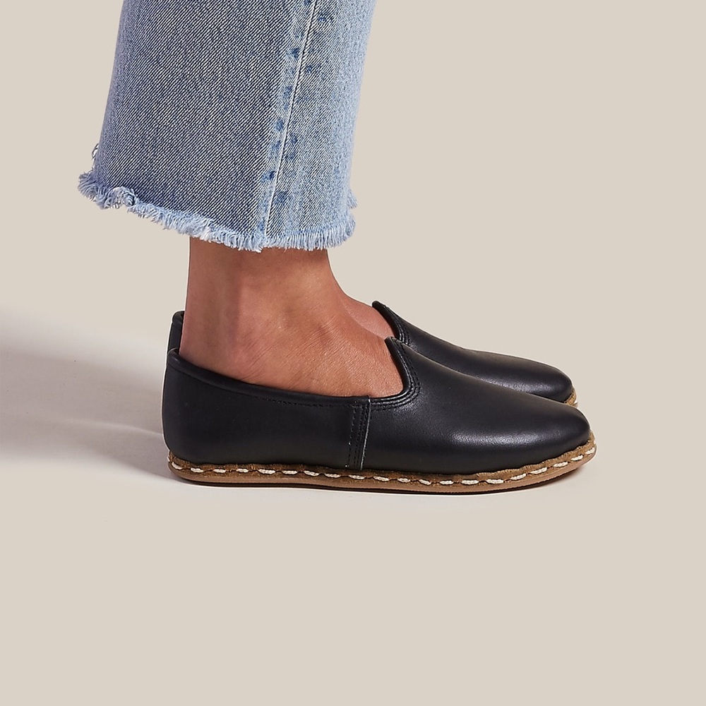 Sabah Black Leather Flats